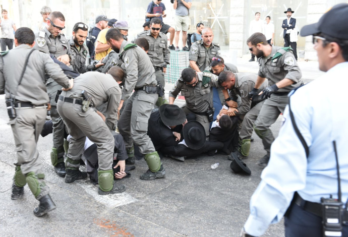מעצר חרדים בבני ברק (צילום:  קובי ריכטר/TPS)