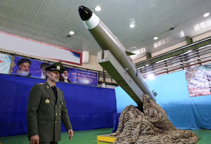 הטיל "פאתח מוֹבּין" שנחנך ע"י איראן (צילום:  AFP)