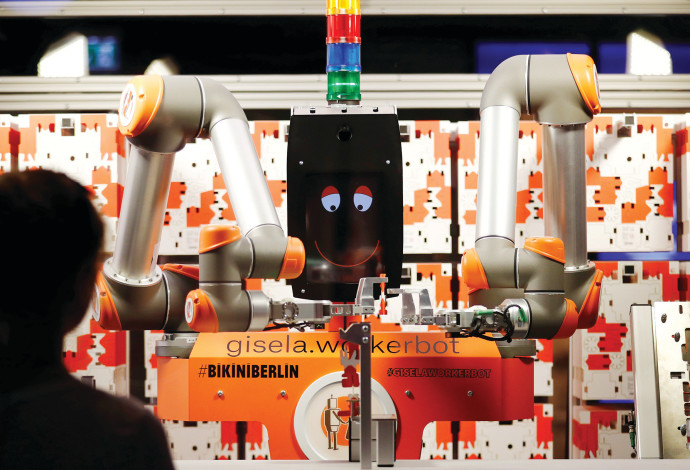 רובוט במפעל להרכבת צעצועים בגרמניה, ארכיון (למקום אין קשר לנאמר בכתבה) צילום: רויטרס