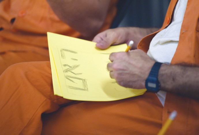המחלקה לטיפול באסירי תנועה בכלא צלמון (צילום:  מאיר וקנין)