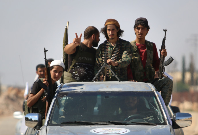 מורדים באידליב, סוריה (צילום:  AFP)