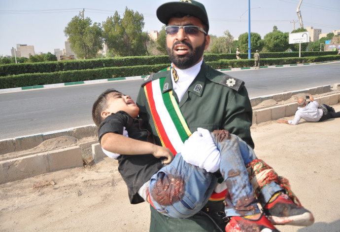 פיגוע במצעד צבאי באיראן (צילום:  AFP)