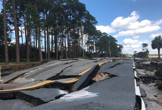 כבישים שנהרסו בפלורידה במהלך ההוריקן (צילום:  רויטרס)