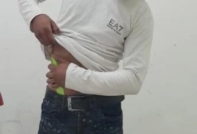 פלסטיני שנעצר עם סכין על גופו (צילום:  משרד הביטחון)