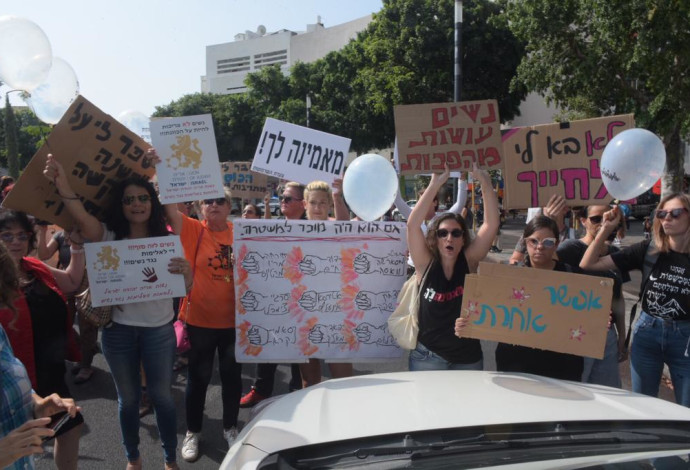 הפגנה נגד אלימות נגד נשים בת"א (צילום:  אבשלום ששוני)