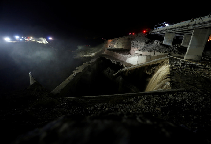 מאמצי החיפוש לאיתור ניצולים באסון השיטפון בירדן (צילום:  רויטרס)