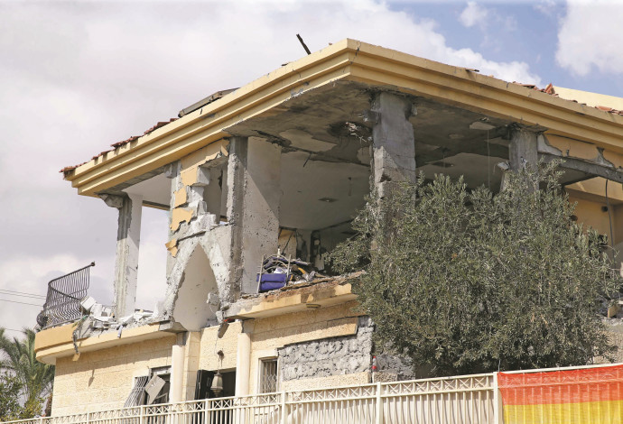 בית שנפגע מרקטה בבאר שבע (צילום:  לירון מולדובן)