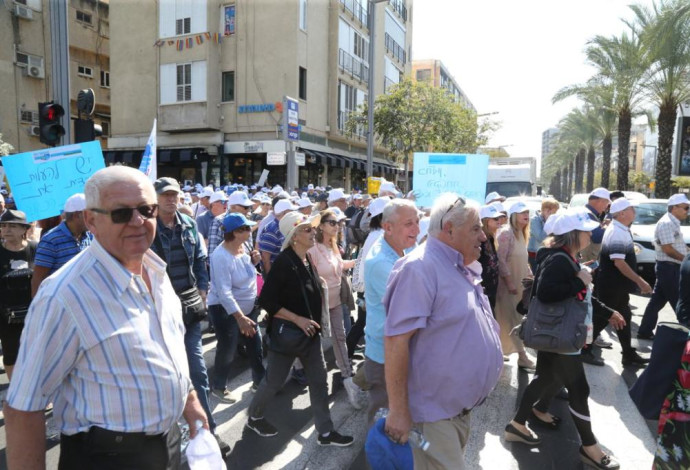 מחאת הגמלאים בתל אביב (צילום:  אבשלום ששוני)