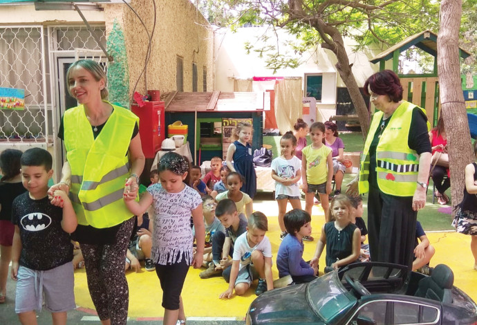 חינוך לבטיחות בדרכים (צילום:  עמותת אור ירוק)