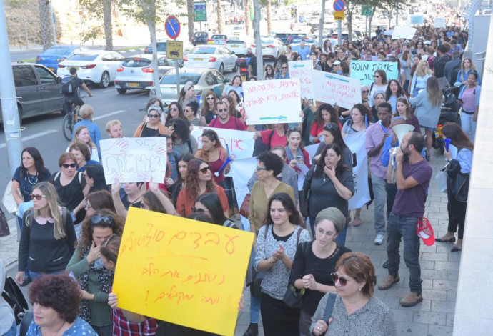 מחאת העובדים הסוציאליים בתל אביב (צילום:  אבשלום ששוני)