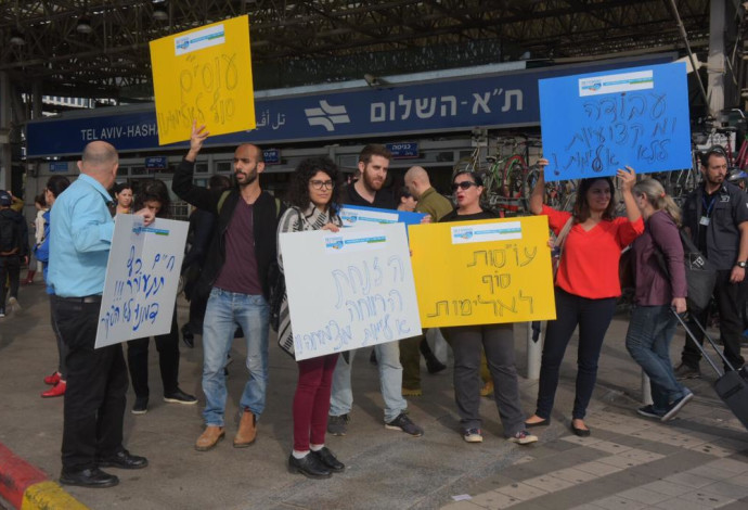 הפגנת עובדים סוציאליים בתל אביב (צילום:  אבשלום ששוני)