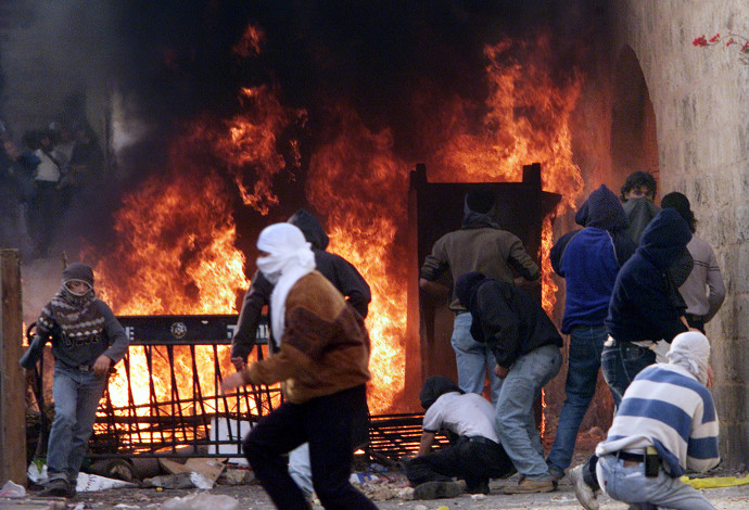 מהומות באינתיפאדה השנייה (צילום:  רויטרס)