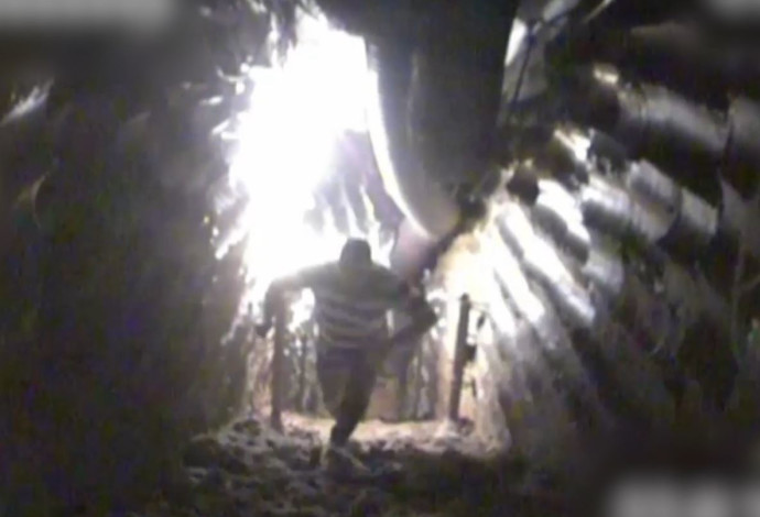 פעיל חיזבאללה במנהרת טרור בצפון (צילום:  צילום מסך)