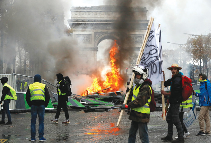 מהומות בפריז (צילום:  AFP)