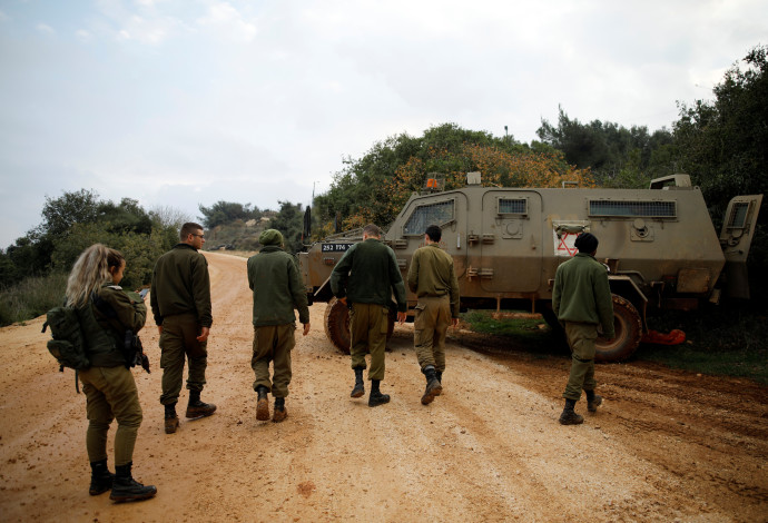 חיילי צה"ל בגבול לבנון במהלך מבצע "מגן צפוני" (צילום:  רויטרס)