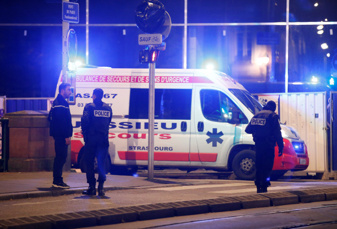 משטרת צרפת באזור הירי ב"שוק חג המולד" בשטרסבורג (צילום:  רויטרס)