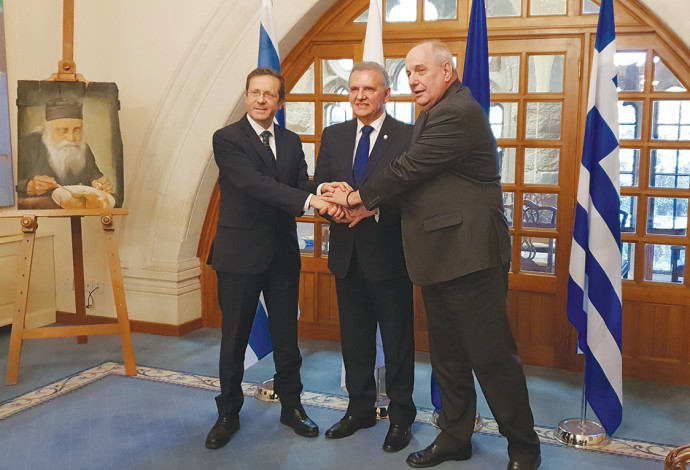 הרצוג עם סגן שר החוץ היווני ונציב התפוצות של קפריסין (צילום:  הסוכנות היהודית)