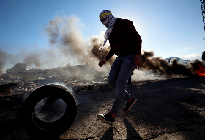 עימותים עם פלסטינים סמוך לבית אל  (צילום:  רויטרס)