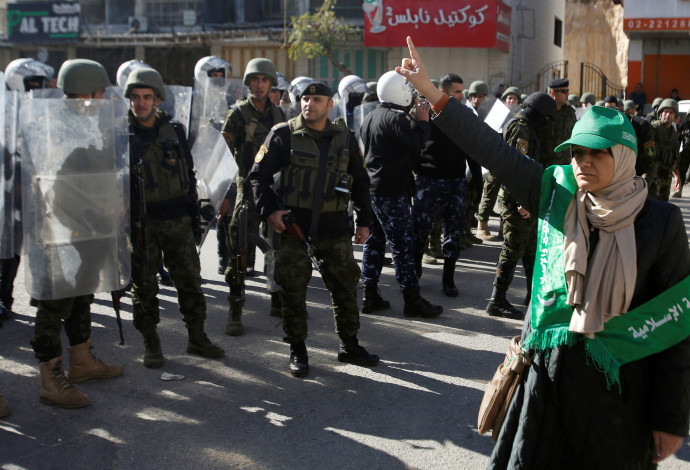 הפגנה של חמאס בחברון (צילום:  רויטרס)