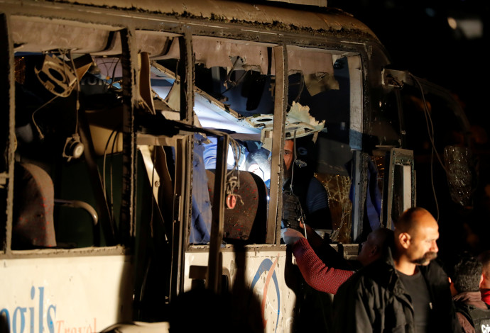 פיגוע באוטובוס במצרים (צילום:  רויטרס)