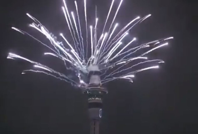 אוקלנד מקבלת את השנה האזרחית החדשה (צילום:  צילום מסך)