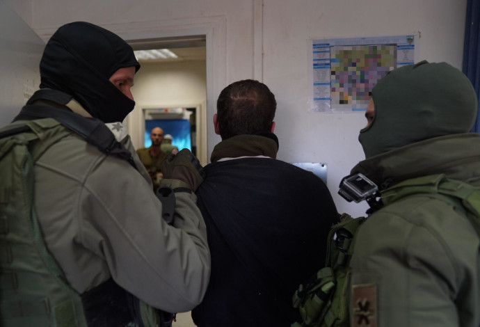 מעצר המחבל שביצע את הפיגוע בגבעת אסף (צילום:  דובר צה"ל)