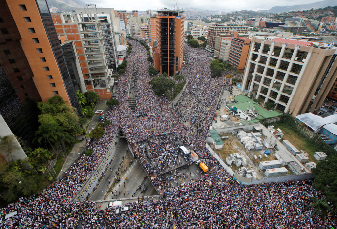 הפגנות בוונצואלה נגד הנשיא ניקולאס מדורו (צילום:  רויטרס)