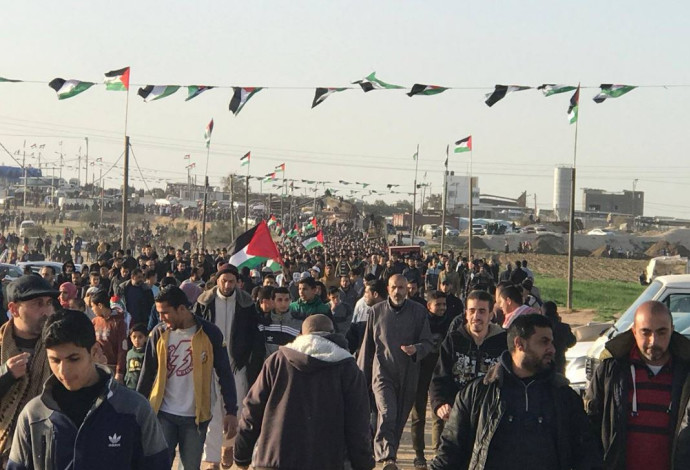 מהומות בגבול רצועת עזה (צילום:  רשתות ערביות)
