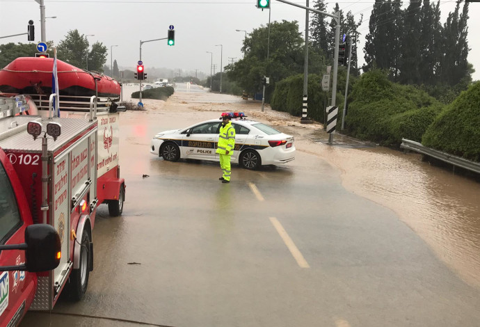 המשטרה נערכת לשיטפונות (צילום:  דוברות המשטרה)