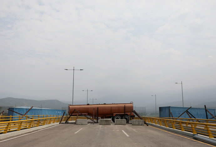 גשר טיינדיטס החסום בין ונצואלה לקולומביה (צילום:  רויטרס)