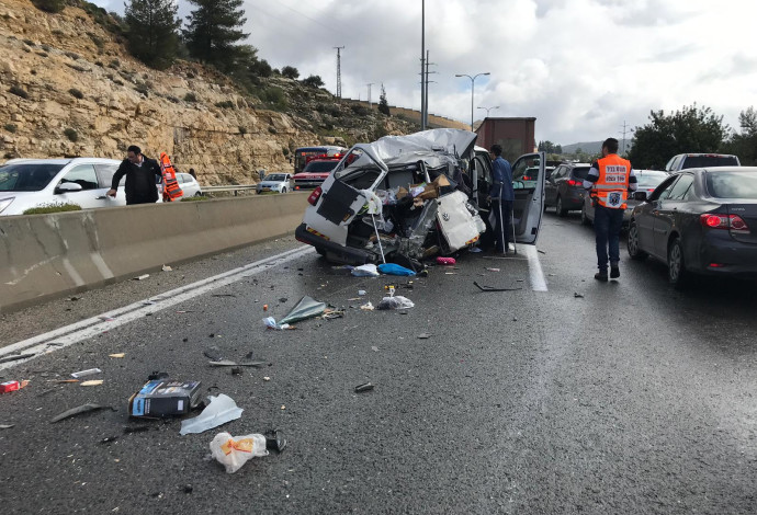 התאונה בכביש 443 (צילום:  דוברות המשטרה)