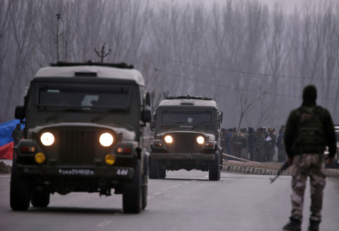 הצבא ההודי ליד הגבול עם פקיסטן (צילום:  רויטרס)