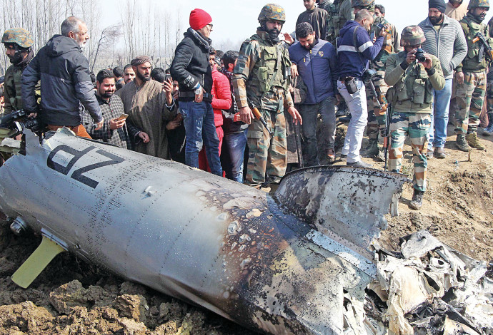 המטוס שהתרסק בחבל קשמיר (צילום:  AFP)