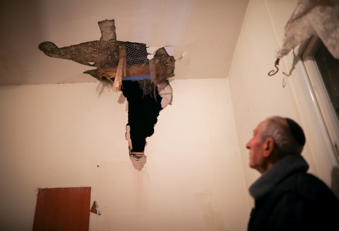 בית שנפגע מרקטה בשדרות (ארכיון) (צילום:  הדס פרוש, פלאש 90)