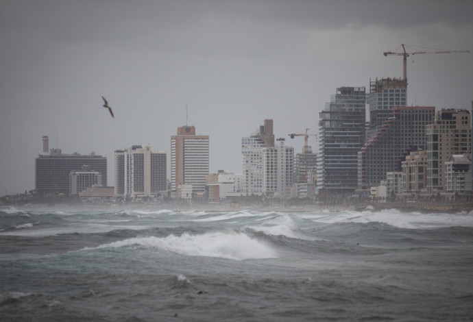 מזג אוויר חורפי בתל אביב (צילום:  הדס פרוש, פלאש 90)