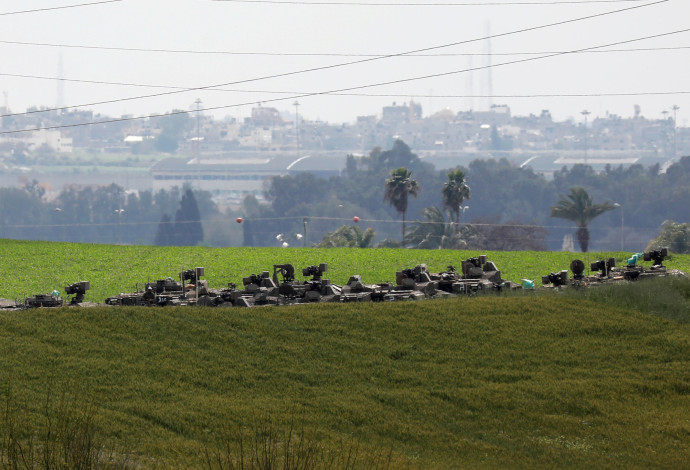 כוחות צה"ל בגבול רצועת עזה (צילום:  רויטרס)