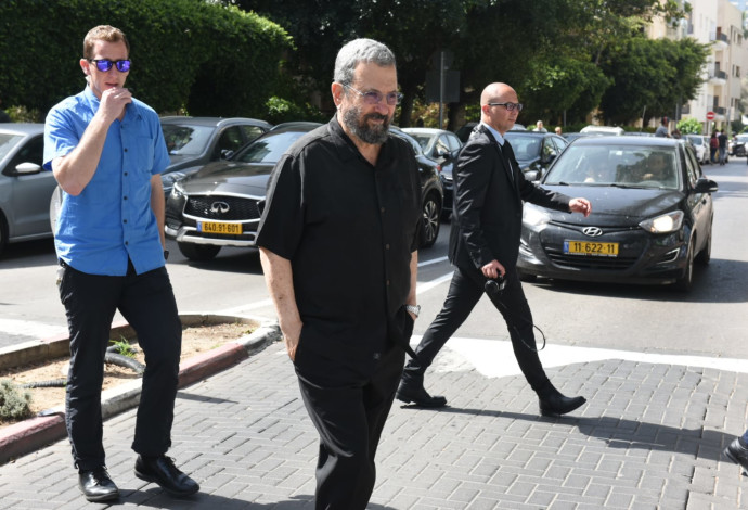 אהוד ברק מגיע להצביע בתל אביב (צילום:  קובי ריכטר/TPS)