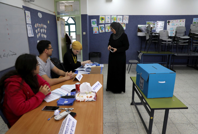 הצבעה בקלפי באום אל פאחם (צילום:  רויטרס)