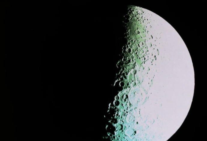 2500 ק"מ גובה מהירח, הצד הרחוק של כדור הארץ (צילום:  בראשית)