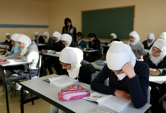 תלמידות בבית ספר במזרח ירושלים (צילום:  קובי גדעון, פלאש 90)