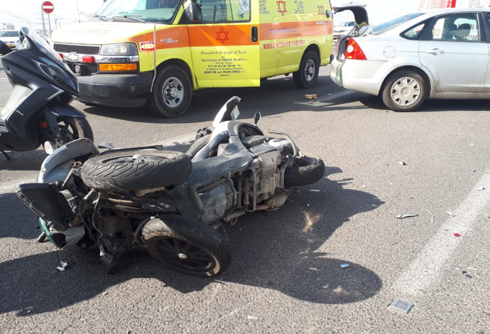 רוכב אופנוע נהרג בתאונת דרכים (צילום:  מד"א)