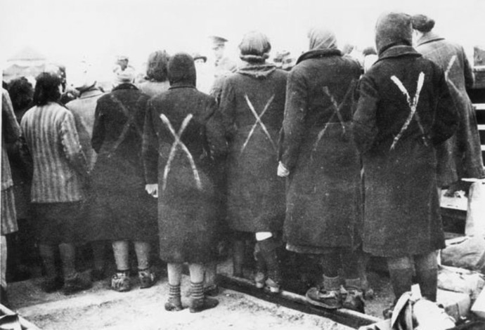 נשים במחנה הריכוז הגרמני ראונסבריק בסוף המלחמה (צילום:  courtesy of the Swedish)