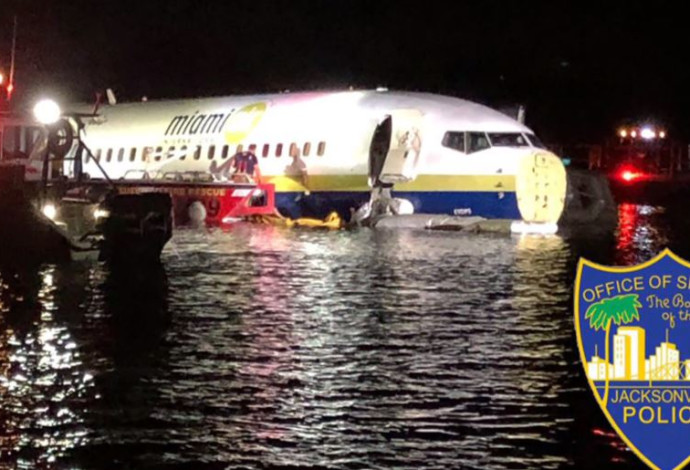 מטוס של חברת בואינג שהתרסק לנהר בפלורידה (צילום:  צילום מסך מתוך nbcnews)