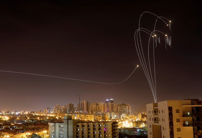 ירי רקטות לעבר שטח ישראל (צילום:  רויטרס)