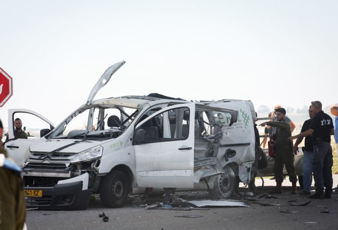 הרכב שנפגע מנ"ט בעוטף עזה בו נהרג משה פדר (צילום:  נועם רבקין פנטון, פלאש 90)