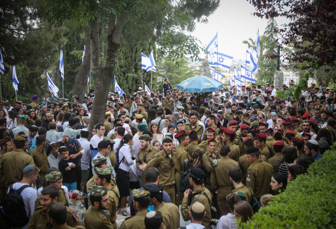 טקס יום הזיכרון לחללי מערכות ישראל בהר הרצל (צילום:  הדס פרוש , פלאש 90)