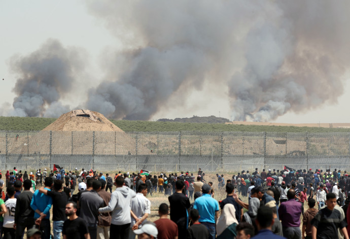 הפגנות בגבול רצועת עזה (צילום:  רויטרס)