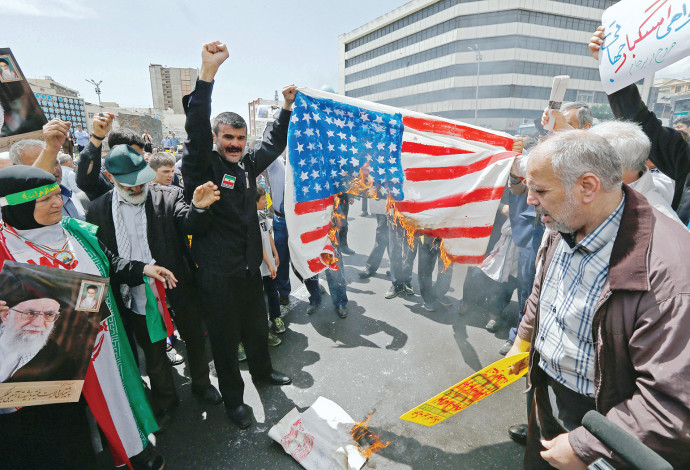 מחאה בטהרן נגד ארה"ב (צילום:  AFP)