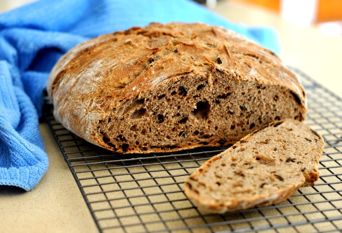 לחם זיתים (צילום:  פסקל פרץ-רובין)