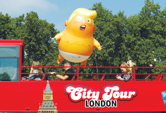הפגנות לקראת ביקור טראמפ בבריטניה (צילום:  רויטרס)
